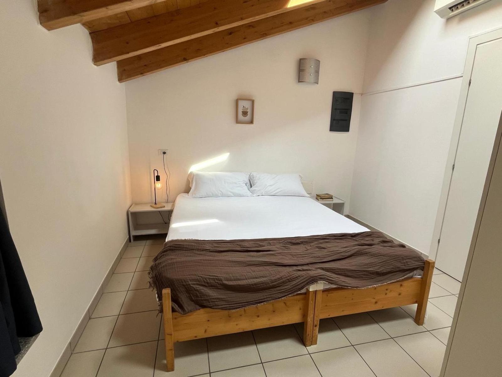 Ostello Casa Rossa Laveno-Mombello Eksteriør bilde
