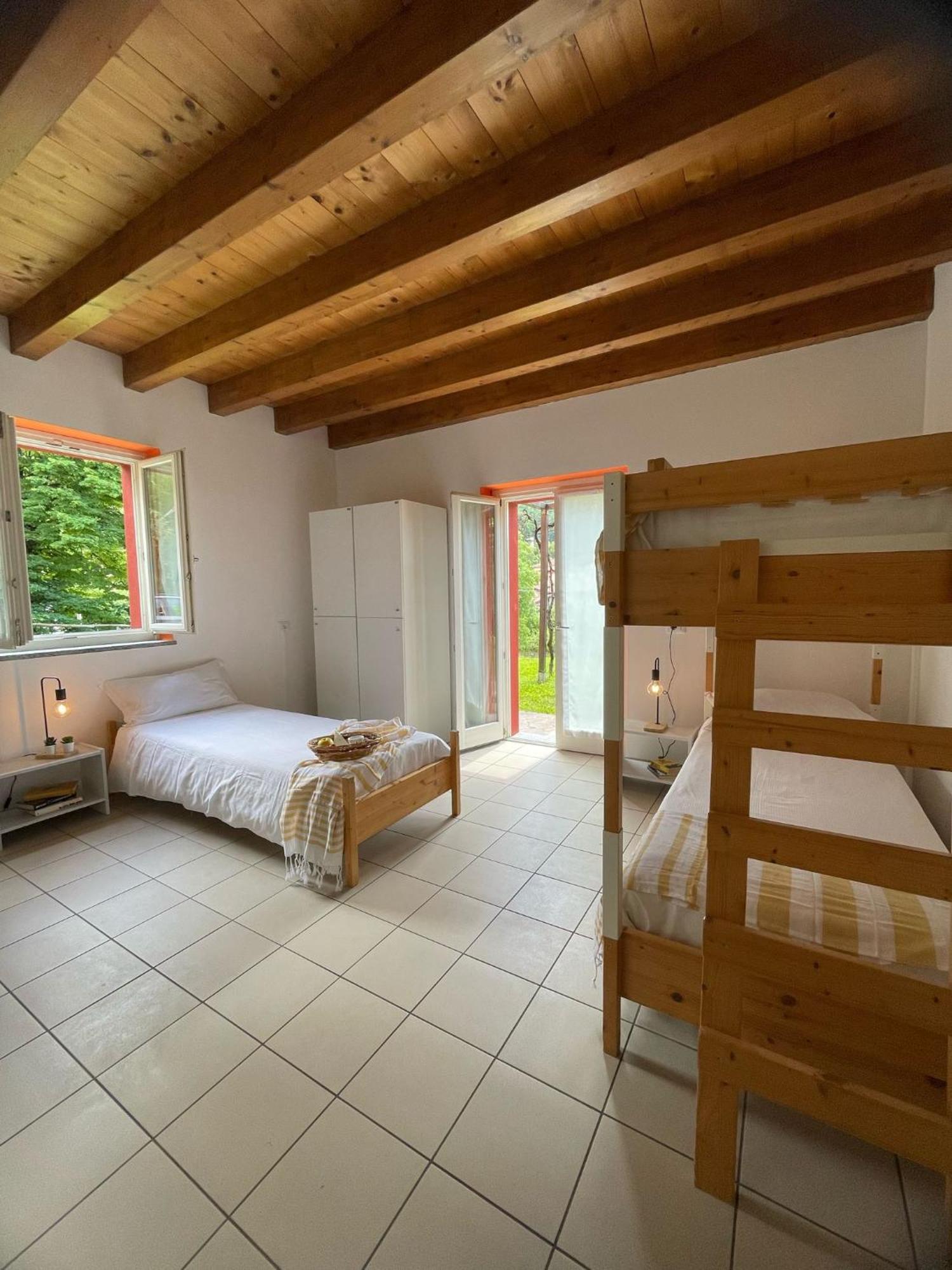 Ostello Casa Rossa Laveno-Mombello Eksteriør bilde