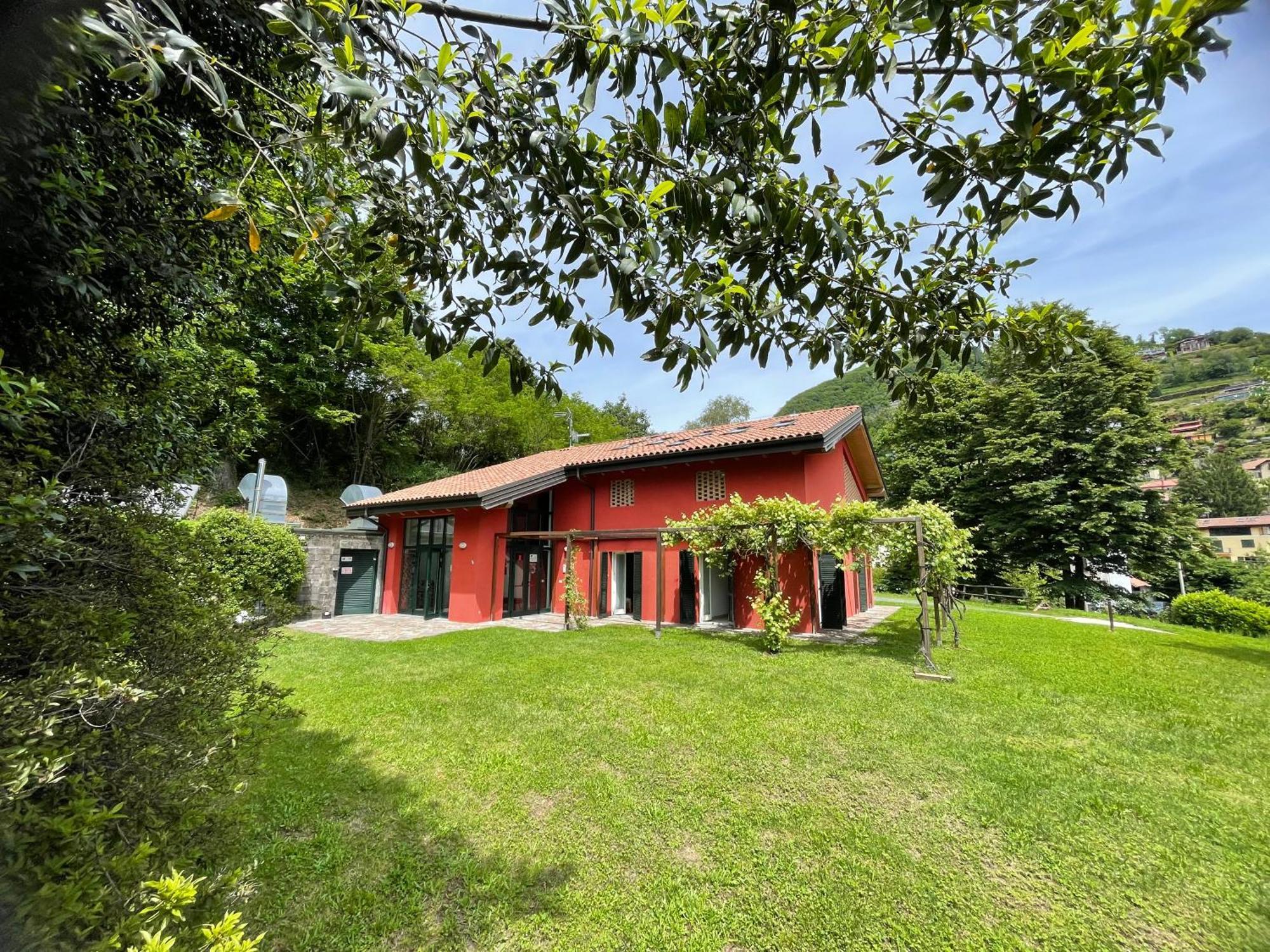 Ostello Casa Rossa Laveno-Mombello Eksteriør bilde