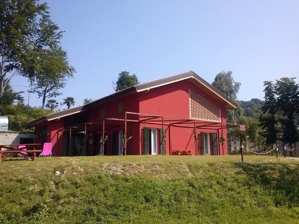 Ostello Casa Rossa Laveno-Mombello Eksteriør bilde