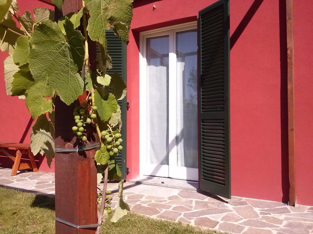 Ostello Casa Rossa Laveno-Mombello Eksteriør bilde
