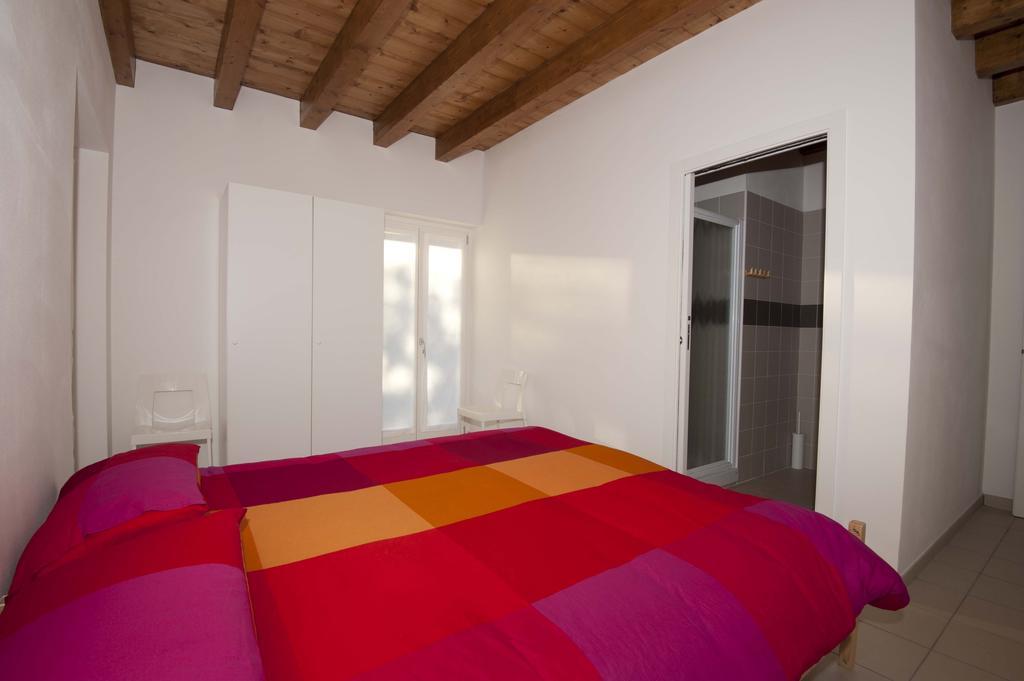 Ostello Casa Rossa Laveno-Mombello Rom bilde