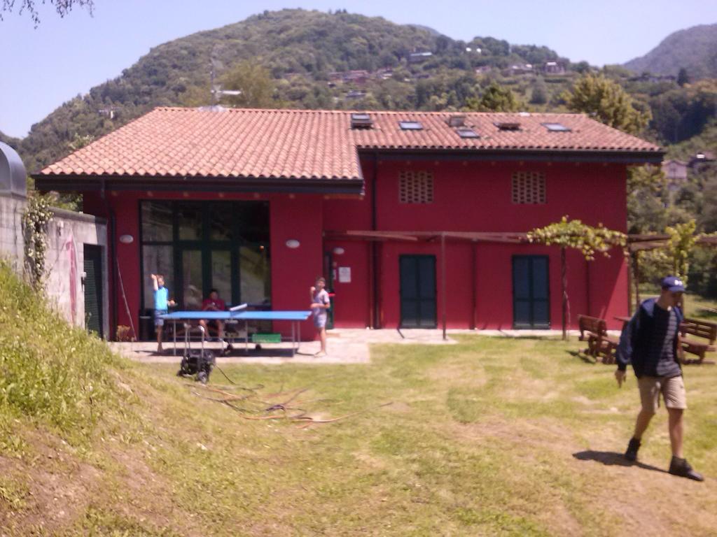 Ostello Casa Rossa Laveno-Mombello Eksteriør bilde